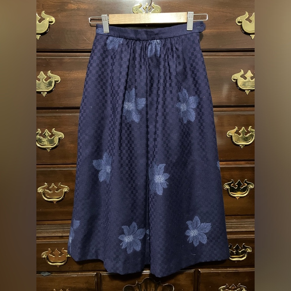 Vintage Geiger Austrian wool skirt size 34